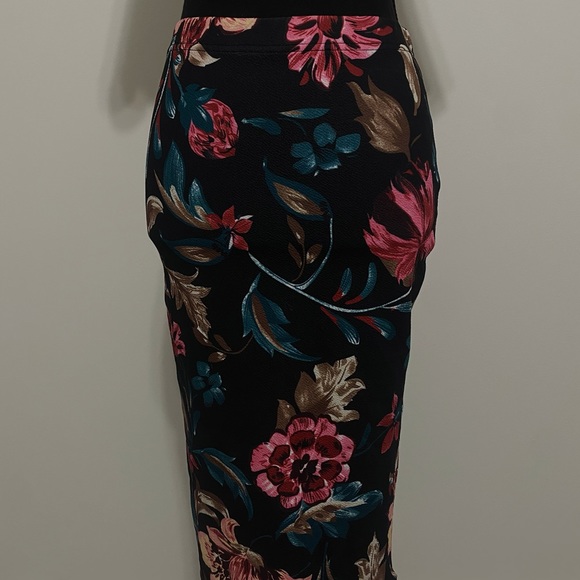 Two Piece Floral Set - Picture 3 of 10